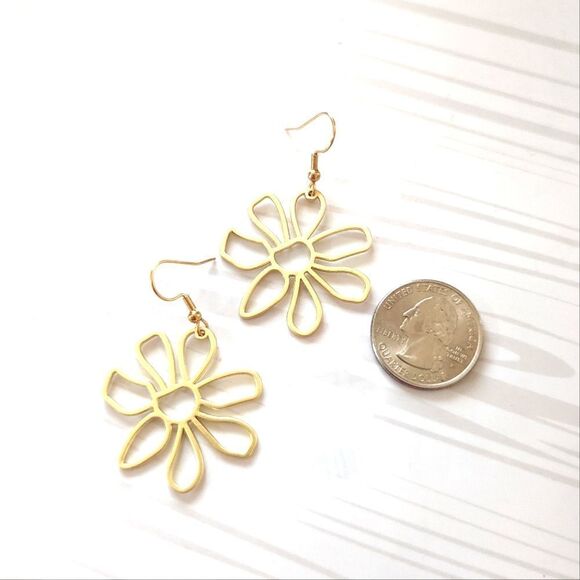 Flower Earrings    - Picture 3 of 5
